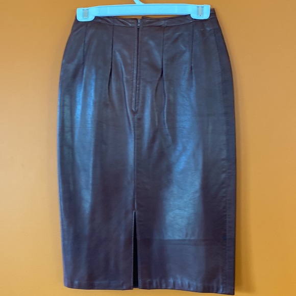 Creation Jez Montreal, ladies brown leather skirt in size 3. - Picture 2 of 8